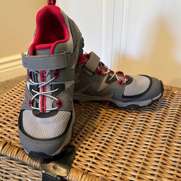 Kids' Merrell Athletic and Hiking Shoes - Picture 2 of 5